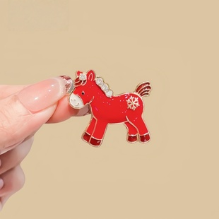 复古感鸿运当头小红马胸针男女通用装饰别针2026年初款新颖小众饰