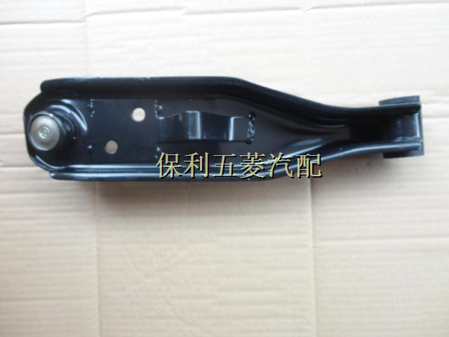 原装五菱新之光下摆臂