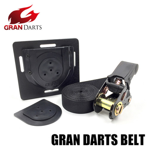 本款多功能飞镖靶安装工具小巧方便携带，可以捆绑到门上，大树上，纵向安装和横向安装方便快捷，