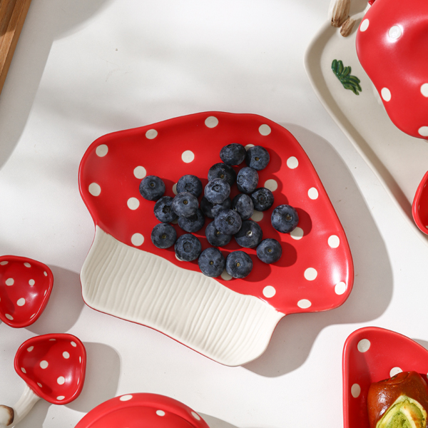 蘑菇盘陶瓷家用釉下彩