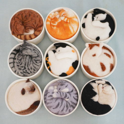 可爱猫咪羊毛毡桌面摆件