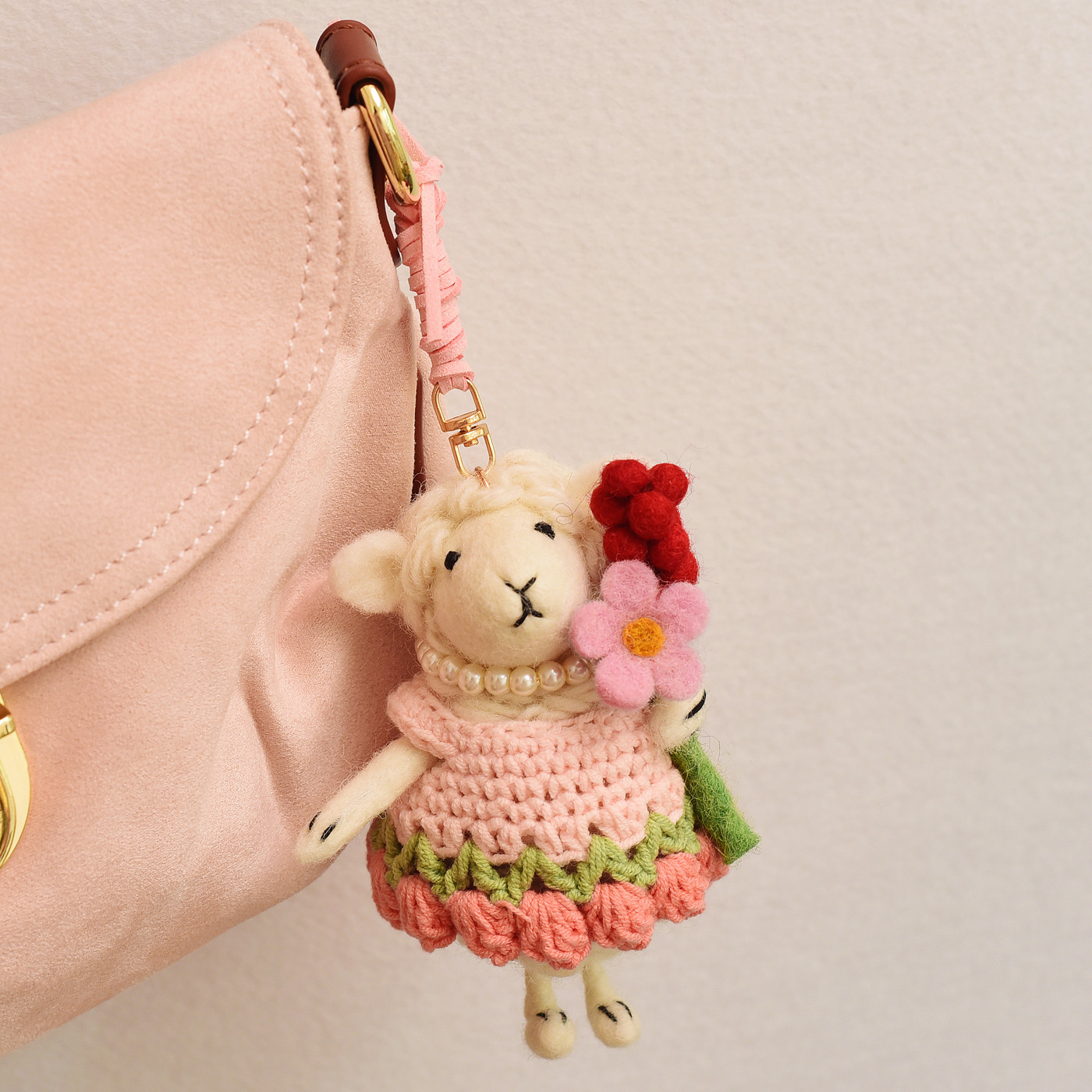 进口郁金香裙子小羊挂件送花绵羊包挂女生礼物高品质小众车挂手工