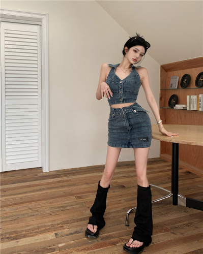 Real shot!  Hot girl high-waisted halter neck denim vest women's summer hip-hugging skirt two-piece suit