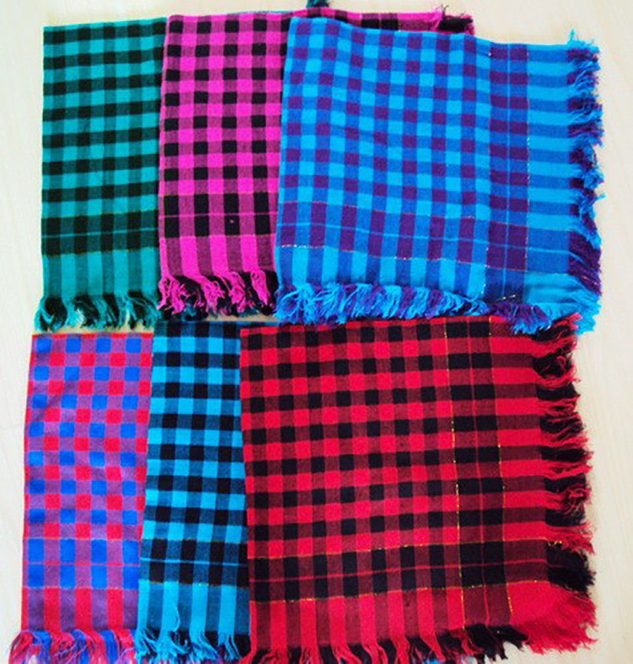 秋冬季中老年女毛线保暖流苏大方巾围脖表演四方巾红格子厚围巾