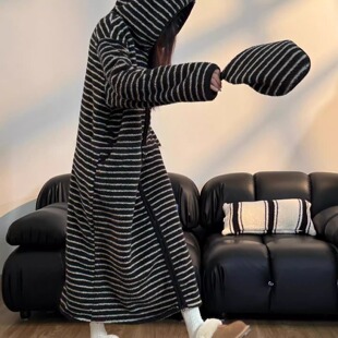 黑白条纹珊瑚绒睡裙女款冬季大码加厚连帽睡袍家居服睡衣睡袍秋冬