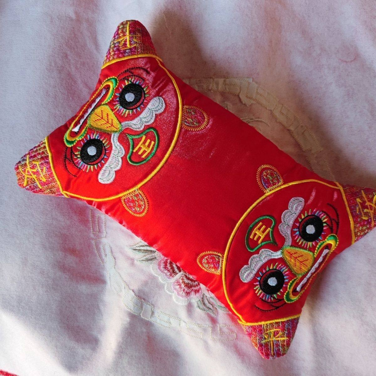 宝宝虎头枕双头虎枕宝宝婴儿带拉链枕头荞麦皮绣花婴儿老虎枕头