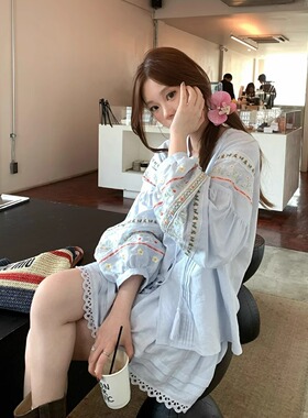 im向超重工斯米兰花境度假亚麻棉花朵刺绣娃娃衬衫+a字半裙裤套装