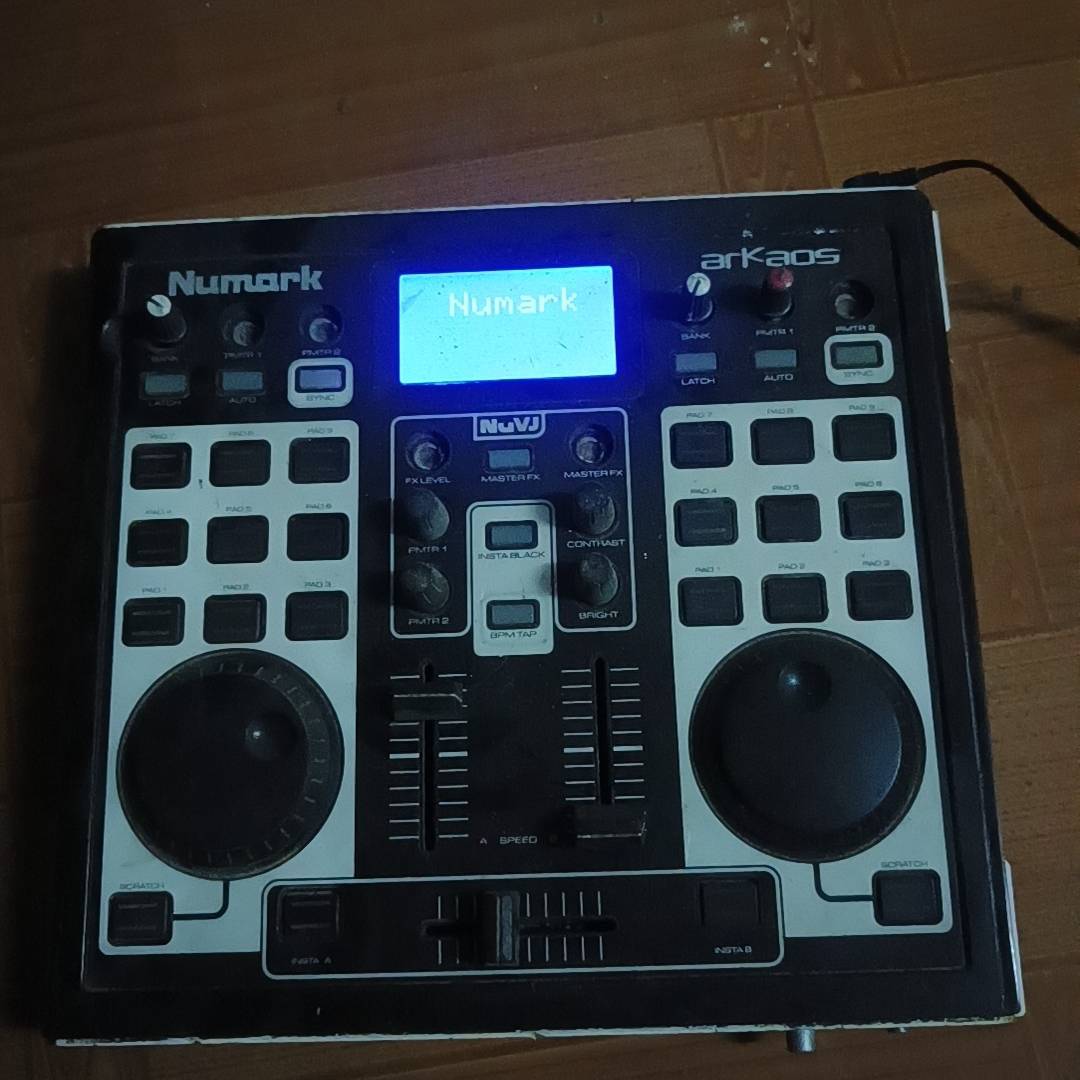 议价露马VJ专用 NUMARK-NUVJ MIDI控制器，磕断几