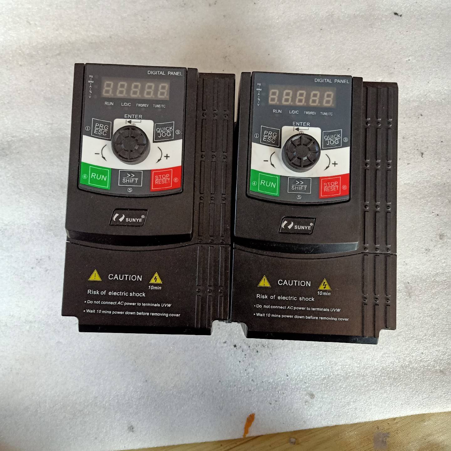 议价日业变频器CM63H-B4T2RGB/4R0PB  2.2K