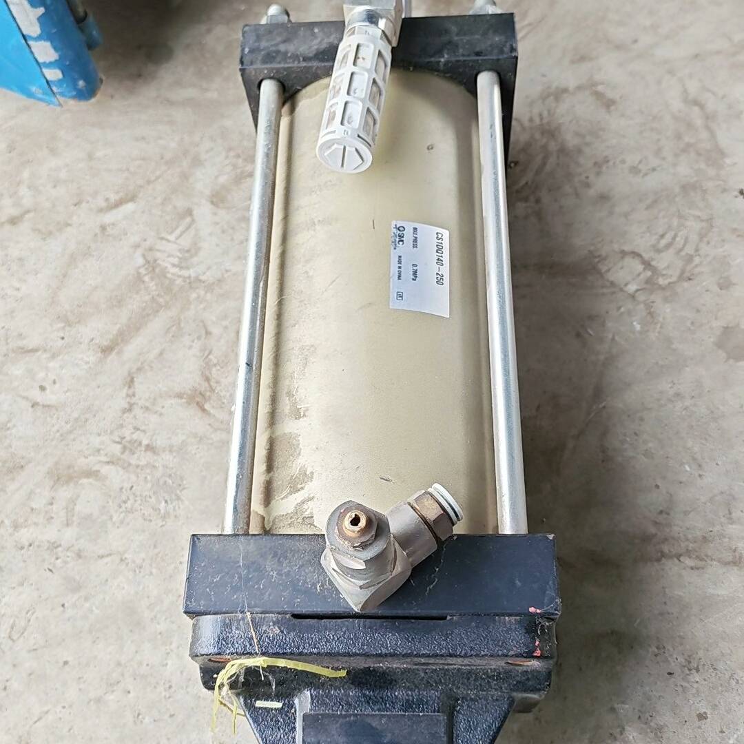 议价CS1DQ140-250气缸 30公斤一个 4个 正常使用