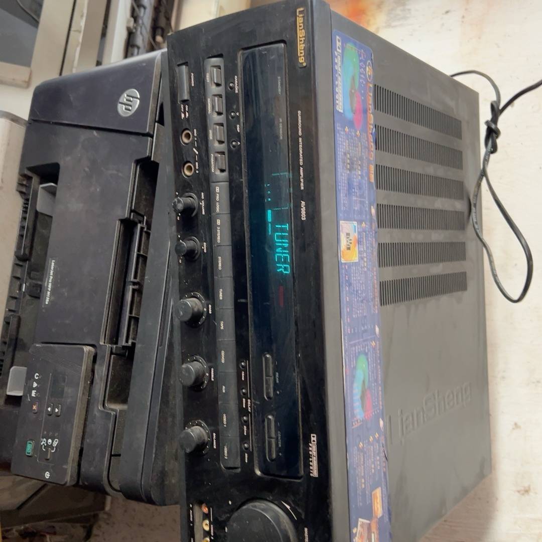 议价联声AV9803功放，功能完好无修，无遥控器