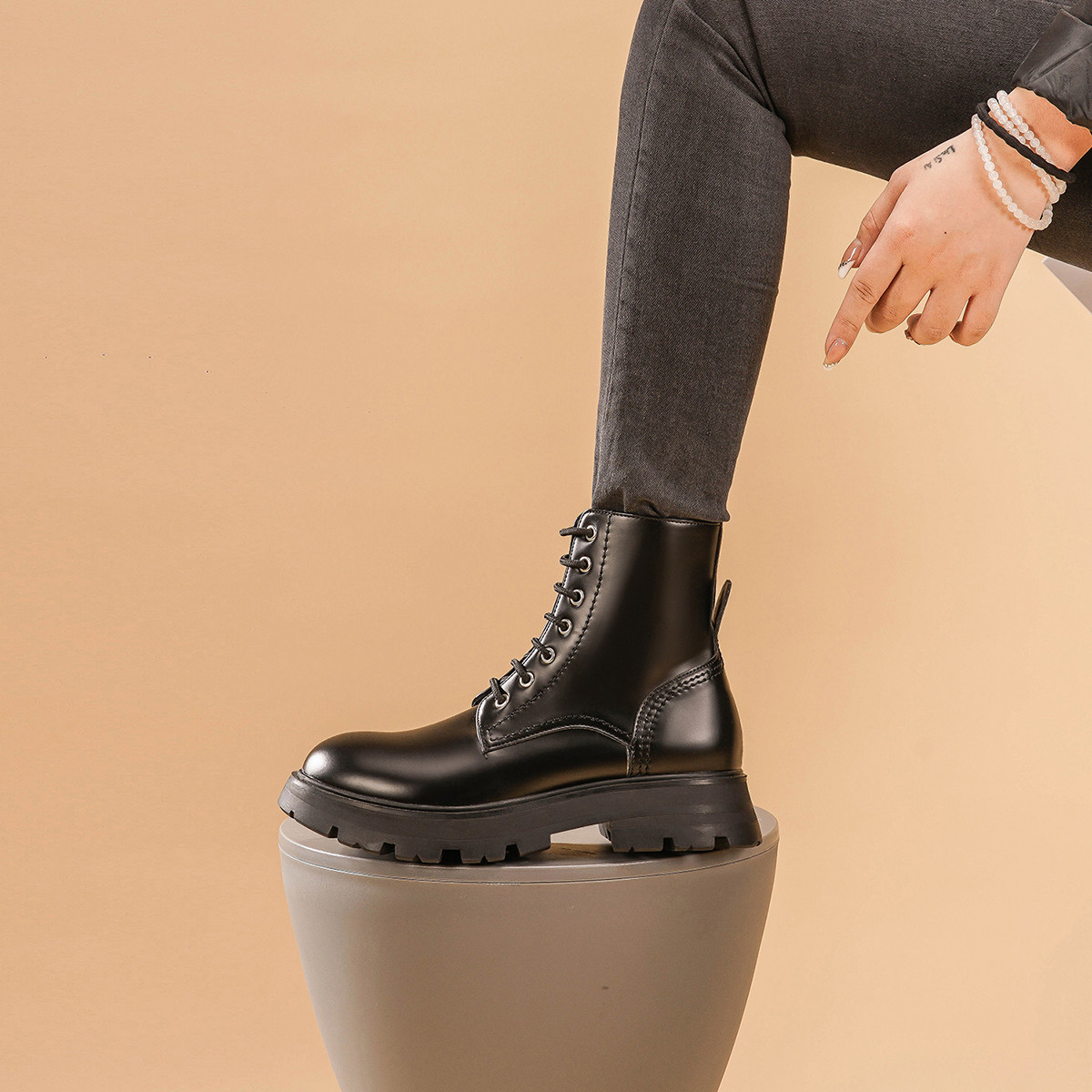 精品麦昆厚底马丁靴女黑色薄款短靴松糕系带机车靴骑士中筒靴秋冬