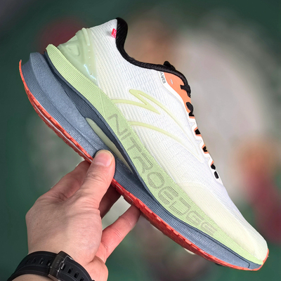 安踏冠军男子薄利多销