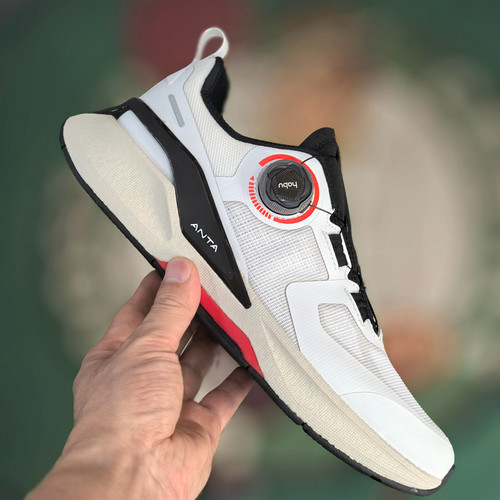 安踏燃炼Pro 男子轻便透气网面旋钮减震训练综训运动鞋112427780