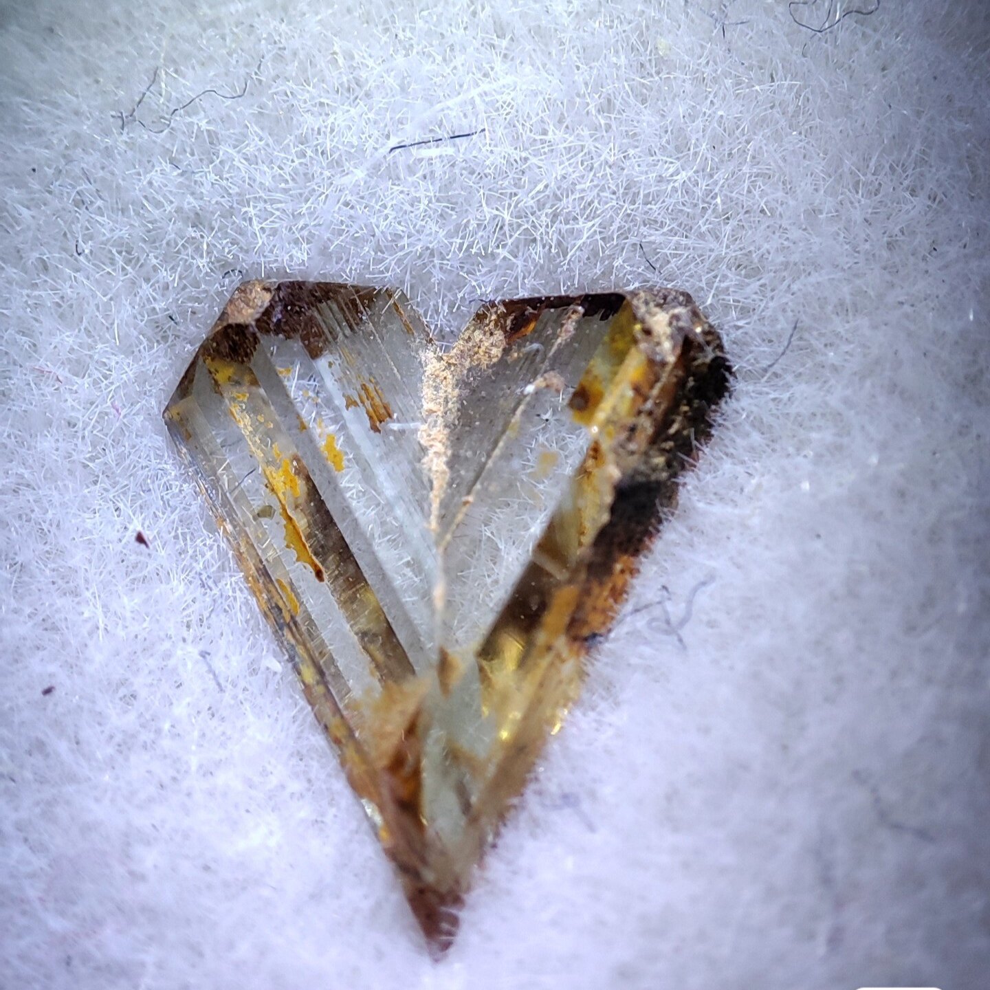 心形双晶变色硬水铝石,标准晶形公正之心,6.8*5.9*1.