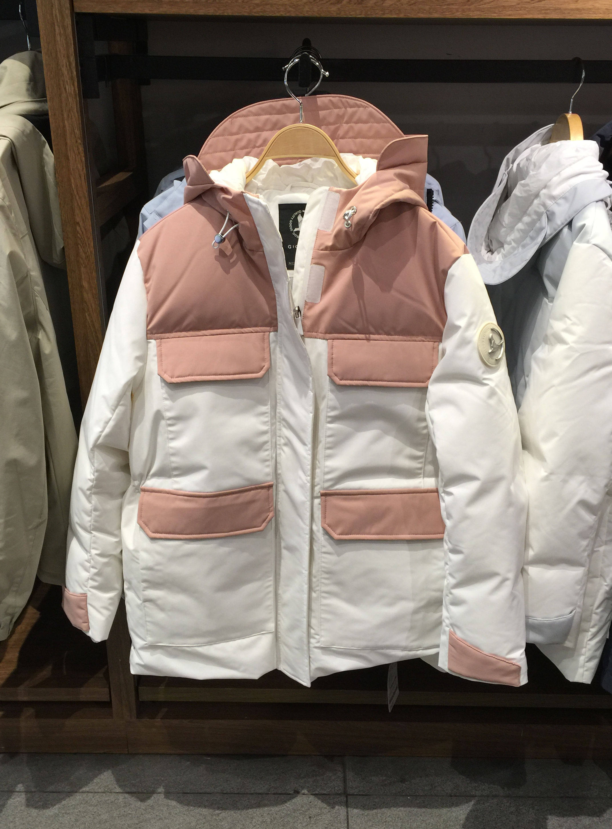 佐丹奴休闲常规连帽多袋