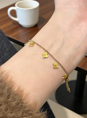 简约镭射四叶草手链女轻奢小众设计高光泽不掉色钛钢百搭精致手饰