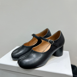 对版分趾鞋女2026早春新款真皮高跟猪蹄鞋一字带tabi粗跟玛丽珍鞋