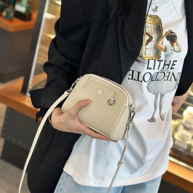 真皮小包包女新款手机包单肩斜挎