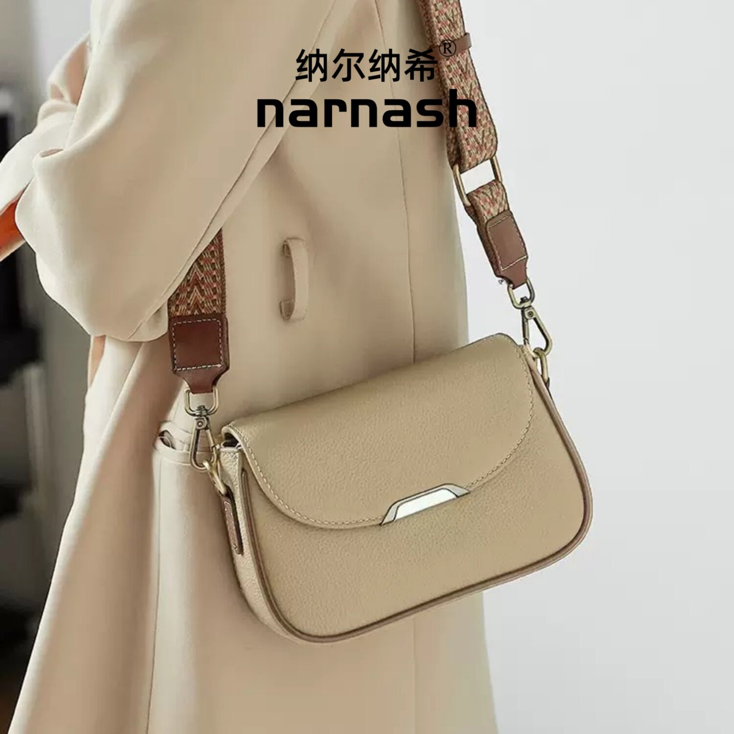 头层牛皮简约小方包时尚手机包女包新款真皮宽肩带洋气单肩斜挎包