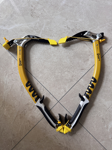 索乐克冰镐保护套，是冰镐保护套一套，不是冰镐