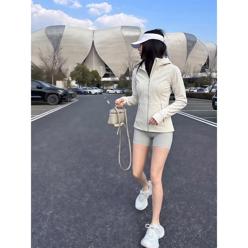 luqilulu连帽防水防风冲锋衣女图片
