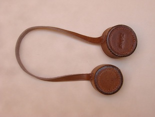 复制的二战德国时期卡尔蔡司瞄准镜皮革保护盖