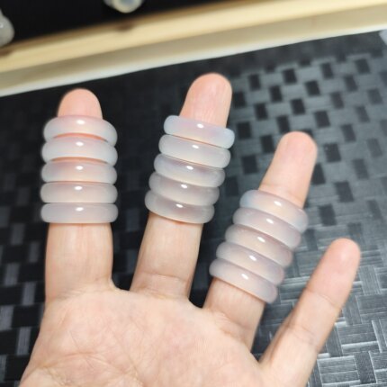 天然玛瑙戒指女小众设计高级感白月光玉髓戒新款潮时尚个性手饰