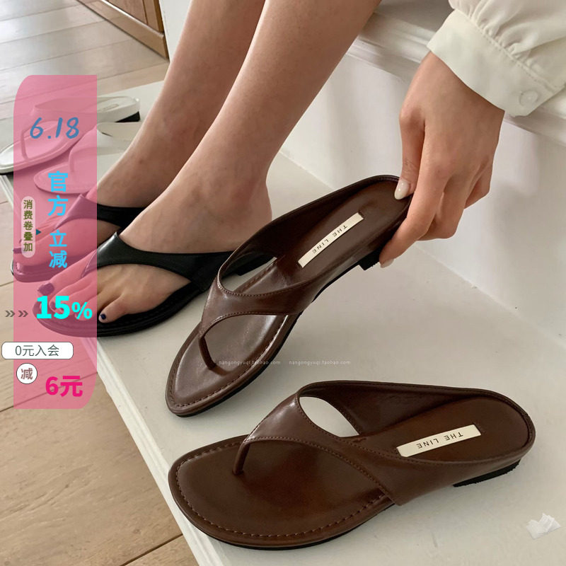 韩代 东大门女鞋2026夏款松弛感简约软面夹趾平底纯色人字拖凉拖