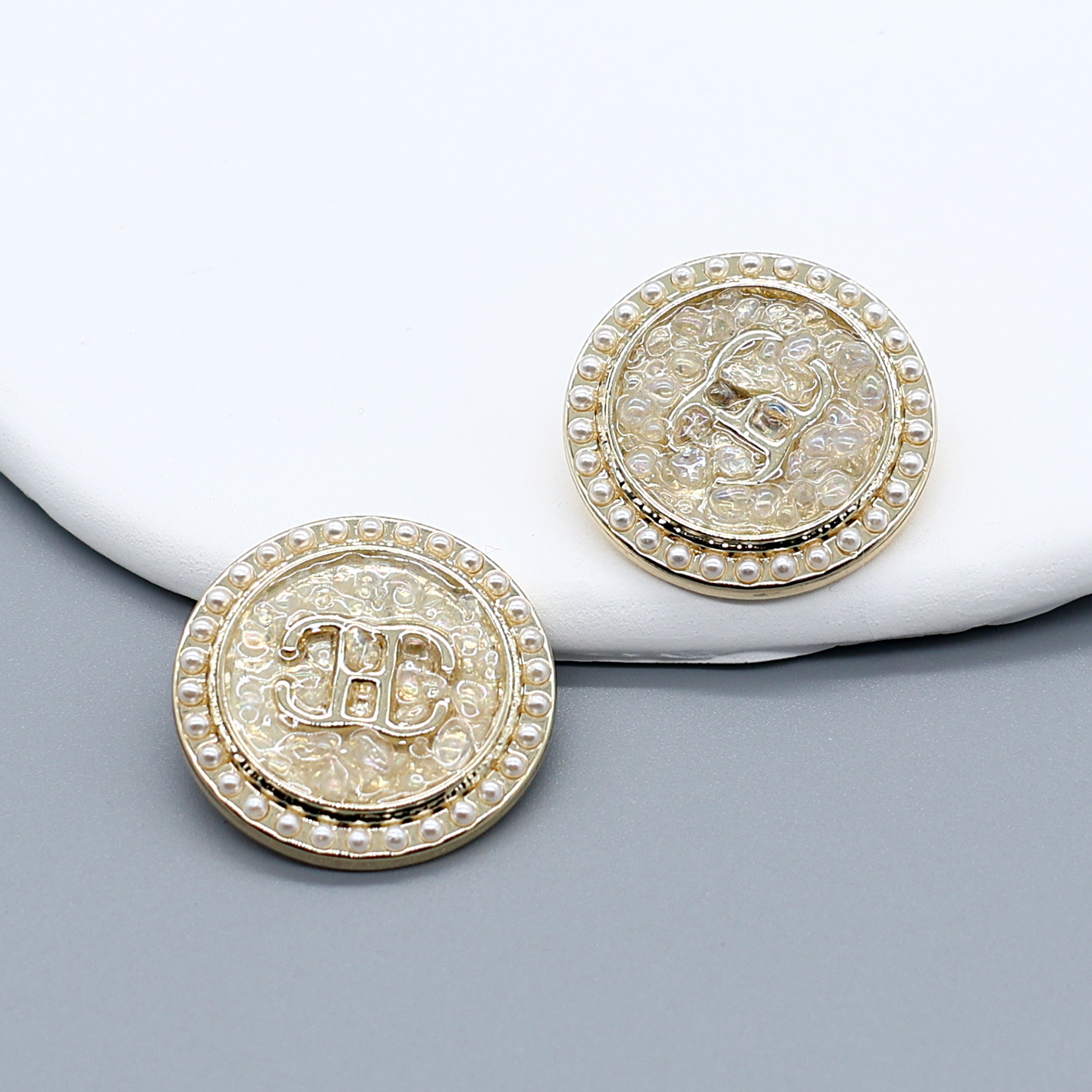 高端金属珍珠扣子小香风上衣