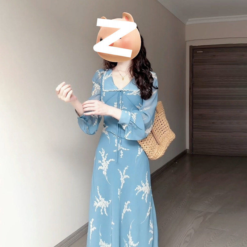 2025新款茶歇法式蓝色碎花长袖连衣裙子女早秋小个子气质雪纺长裙