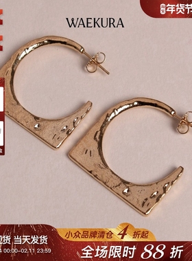 法国小众设计师WAEKURA品牌23春夏Sicilia锤纹弯月方形几何耳钉