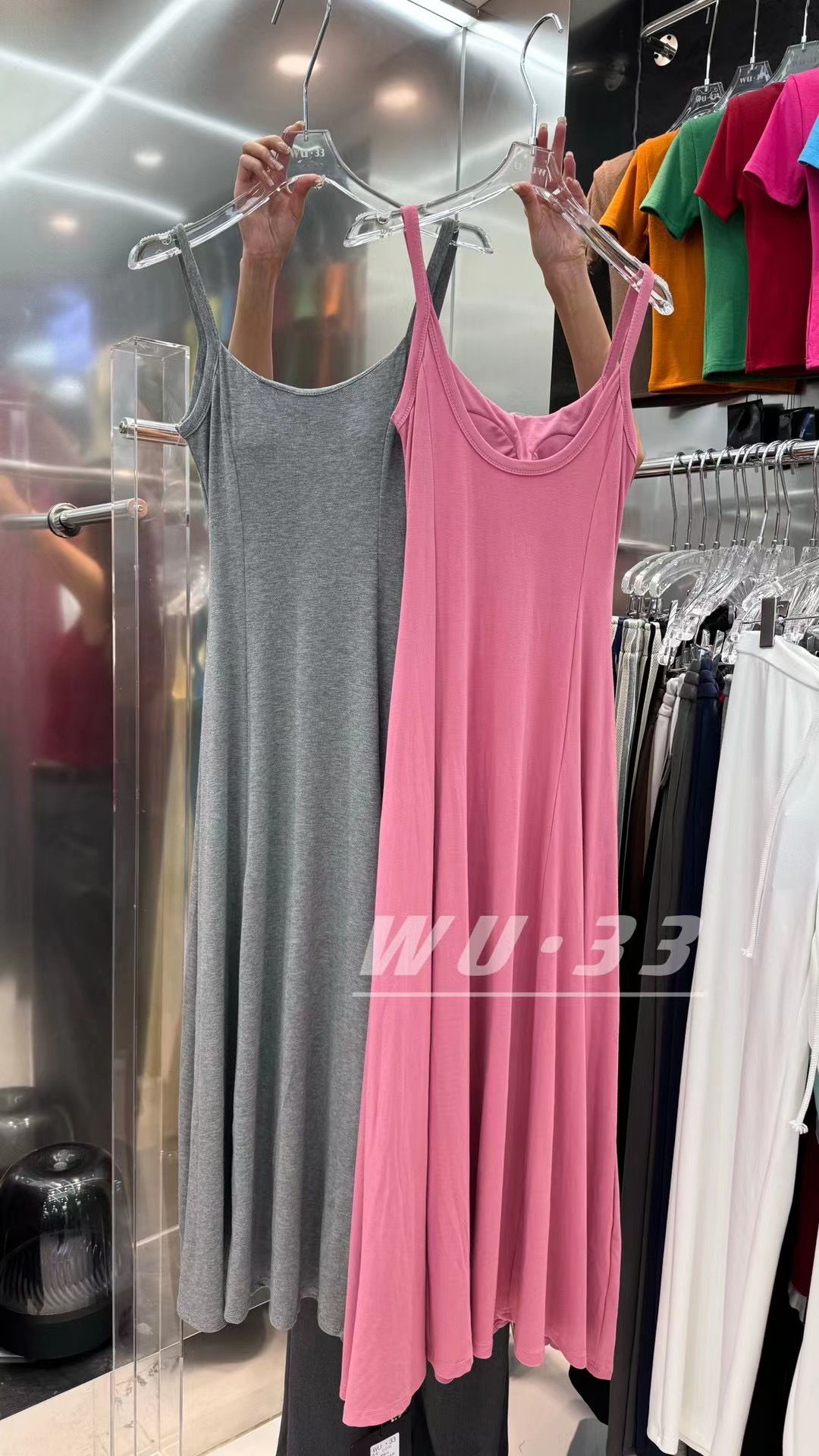 wu.33韩版夏季新款2026性感显瘦糖果色u领吊带连衣裙小个子长裙女
