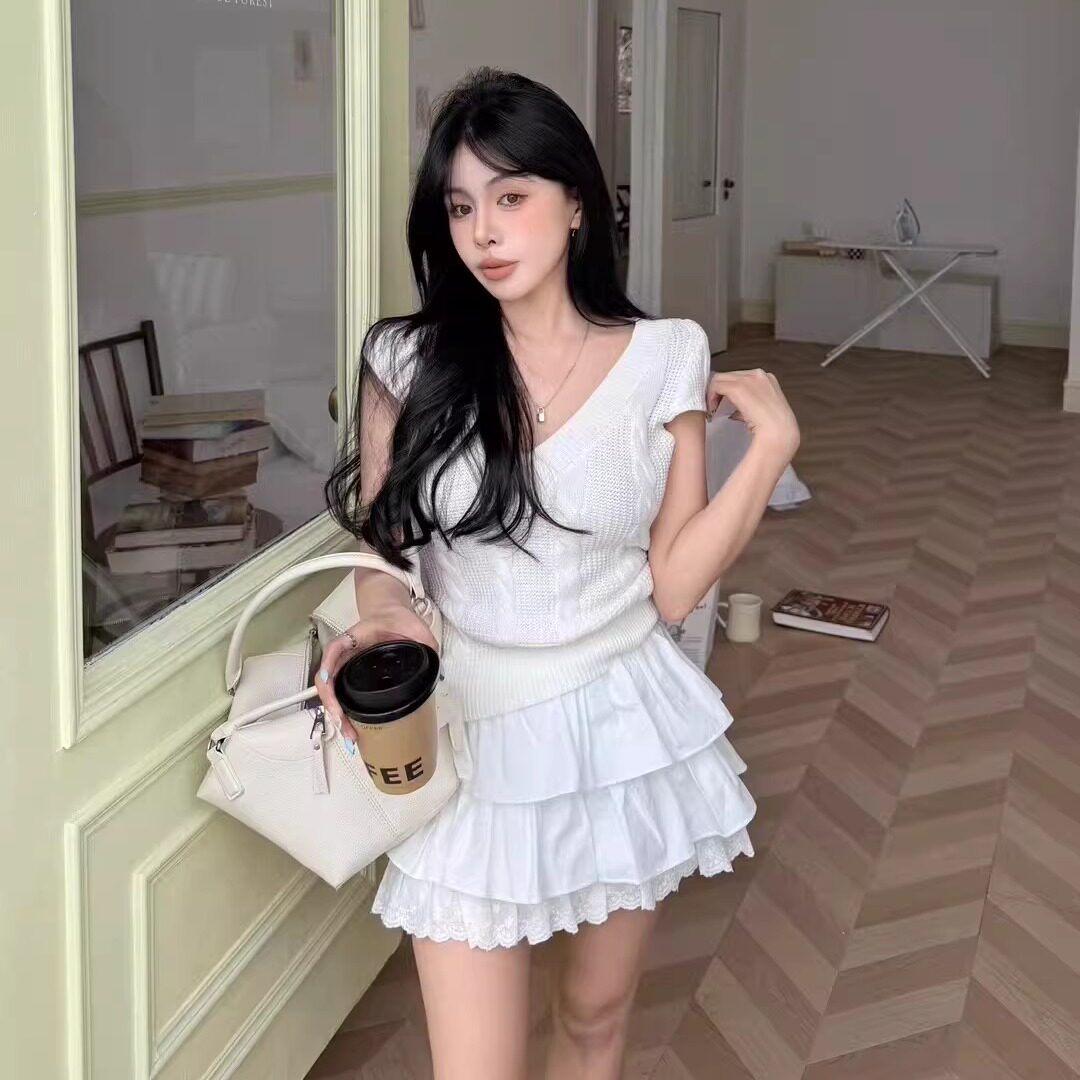 ALA针织上衣2026春季新款洋气百搭修身显瘦麻花设计感v领短袖上衣