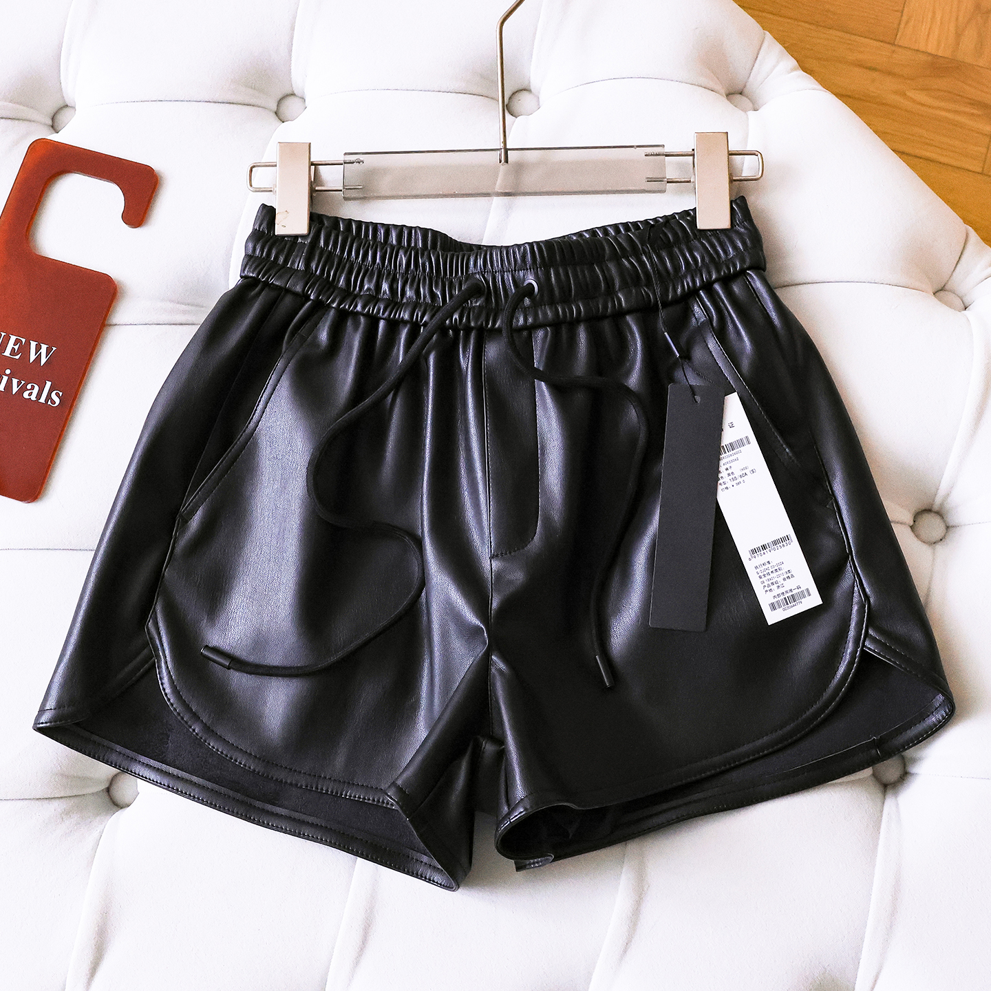 抽绳松紧腰纯色PU皮短裤休闲裤女