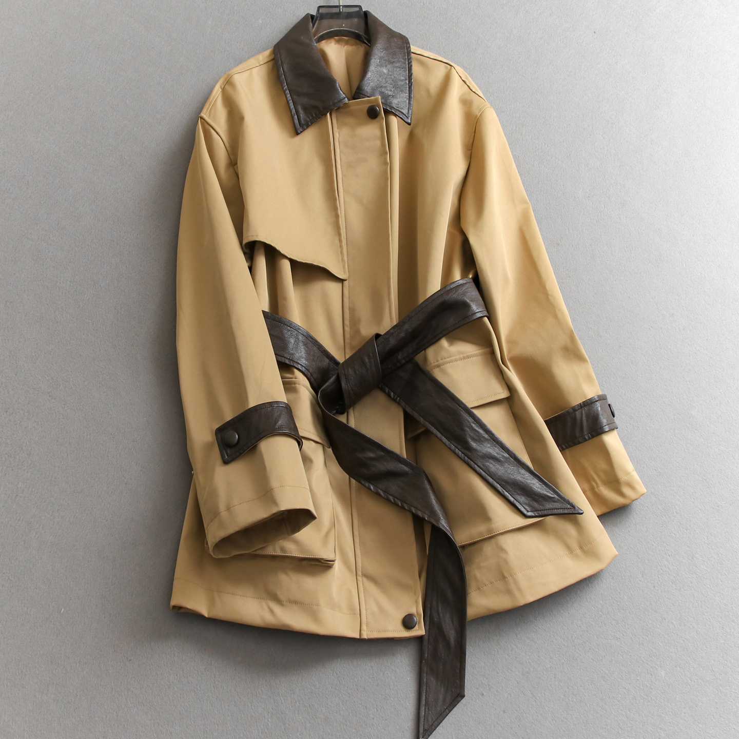 撞色拼接翻领中长款廓形休闲风衣