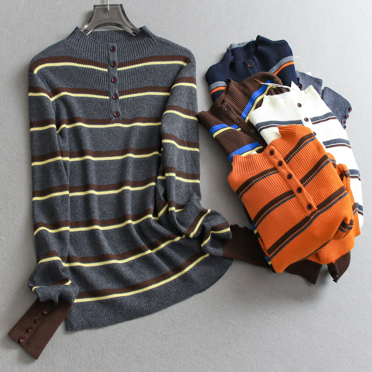 撞色条纹显瘦纽扣半高领女针织衫