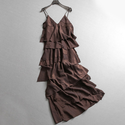 纯色显瘦层叠装饰露背V领吊带裙