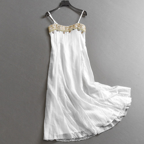 民族风刺绣挂饰缩褶收腰女连衣裙