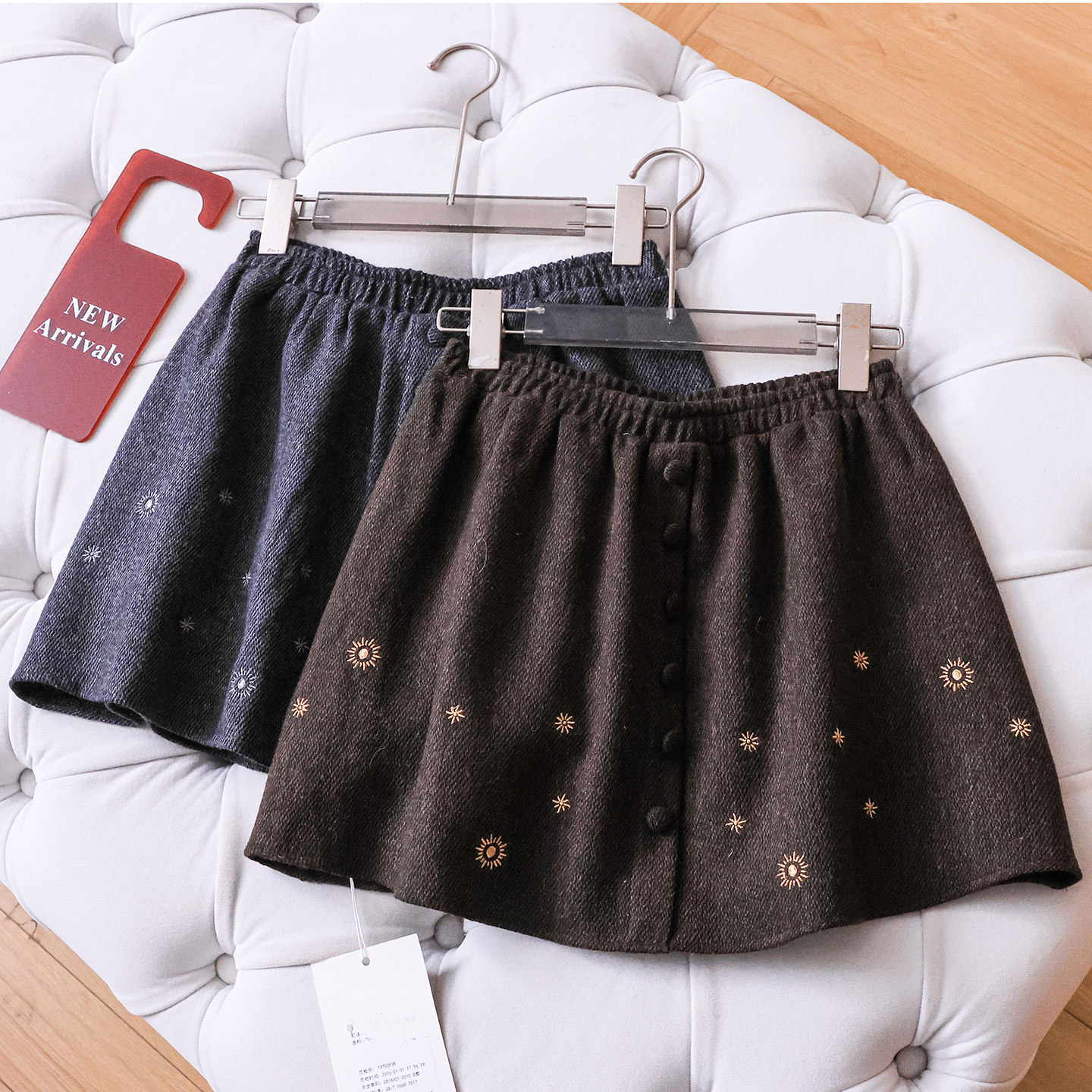 撞色刺绣松紧腰显瘦高腰a字裙2026春季新款毛呢短裙女半身裙W354