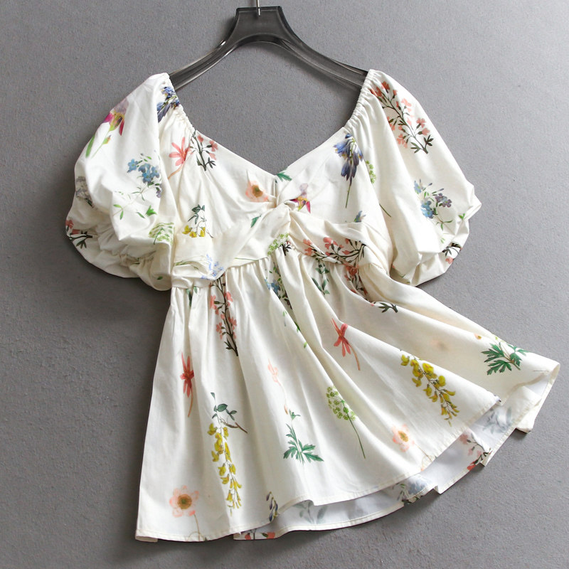 温柔碎花V领扭褶韩系甜美温柔宽松娃娃衫泡泡短袖减龄女衬衫C427