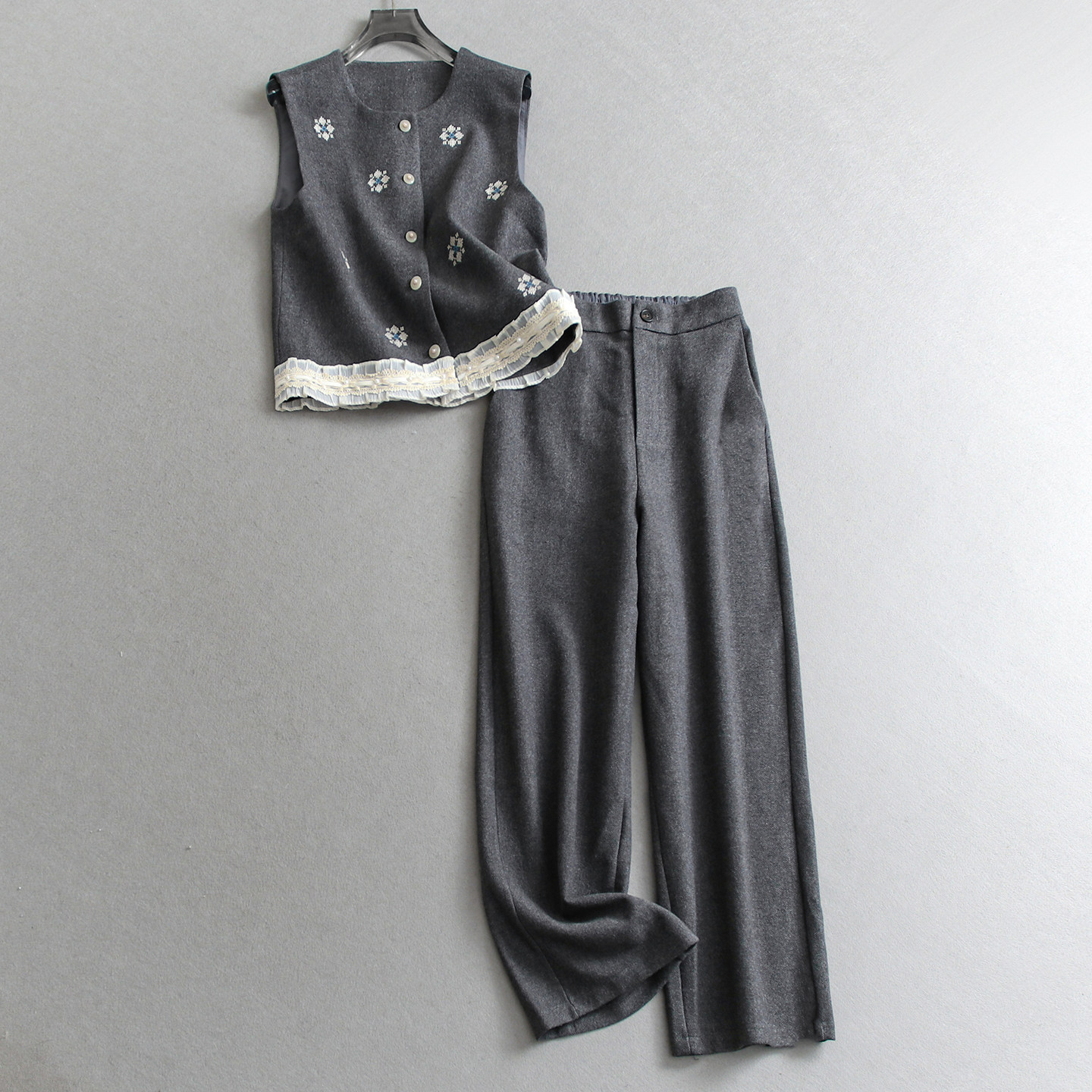 高智得体刺绣花边拼接无袖马夹一整套穿搭休闲裤女装两件套装Q765,女装/女士精品,时尚套装,淘宝优惠券,粉丝福利购,淘宝优惠卷