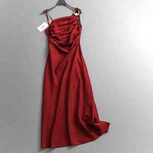 复古酒红金属装 饰褶皱荡领包臀裙礼服姐妹裙吊带裙女裙连衣裙W957