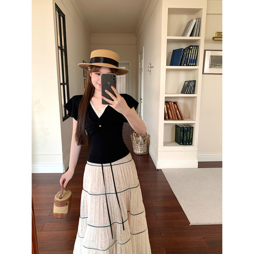 纯欲风蕾丝拼接v领短袖T恤女夏