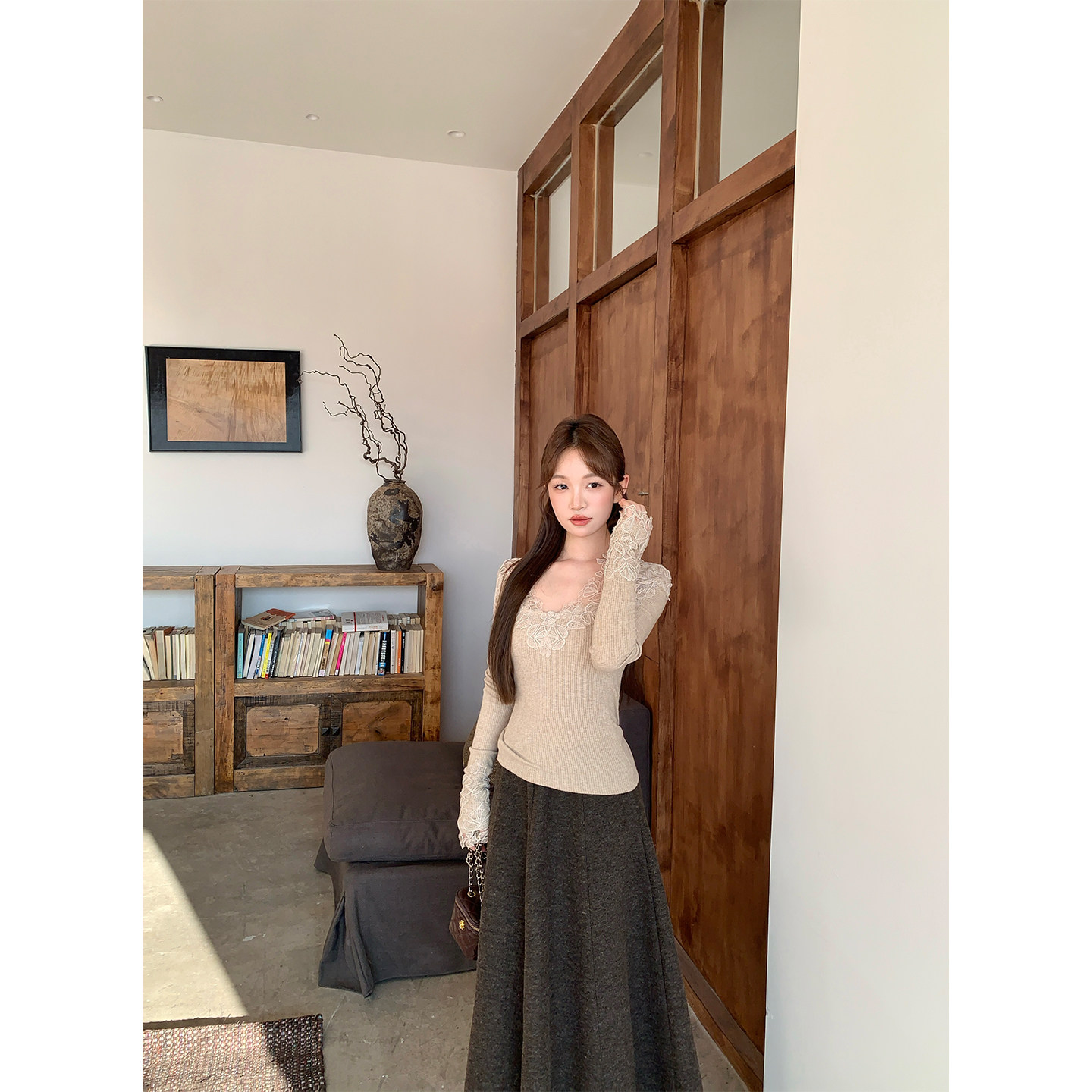 板栗西西【静奢美学】温柔风蕾丝拼接V领针织衫秋冬打底修身上衣
