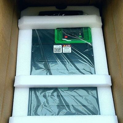 变频器ATV630D30N4，带原厂合格证，包装完整。