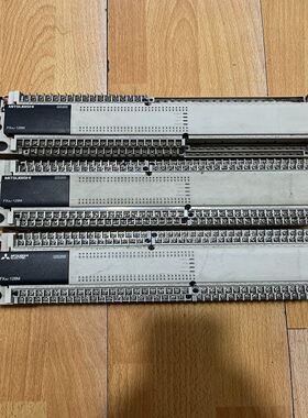 可编程控制器，型号FX3U-128MT/ES-A，实物拍