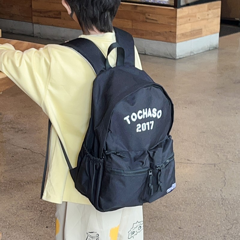 新款一年级男女孩撞色书包