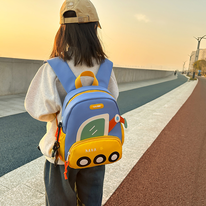 挖掘机小男孩书包幼儿园入学中大班儿童小背包女孩外出旅游双肩包