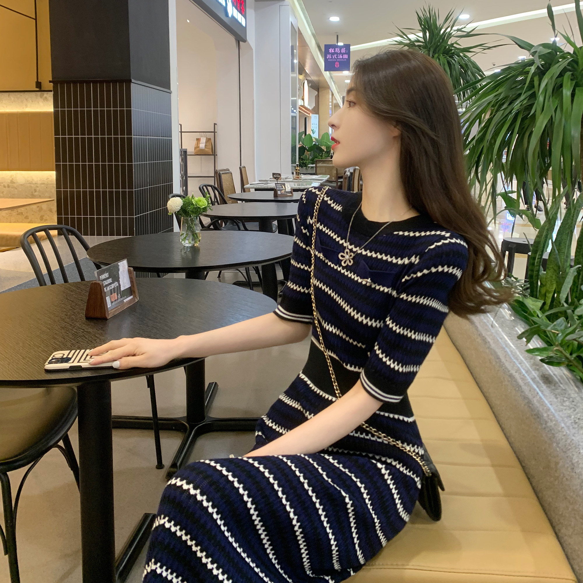 法式连衣裙女夏季2026年新款气质高级感条纹显瘦小香风针织裙子